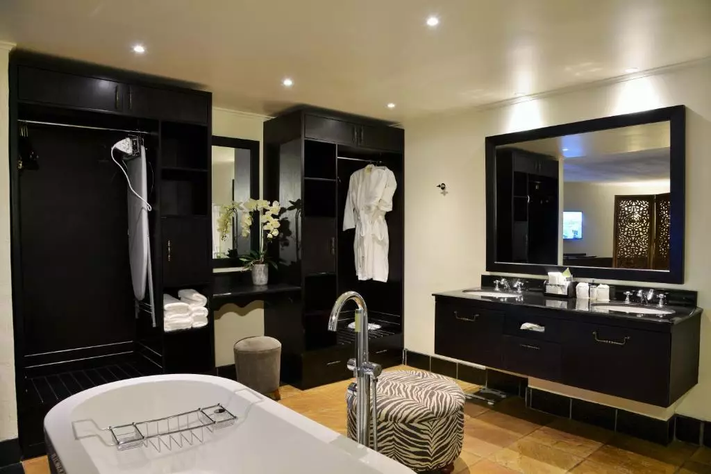 حمام اقامتگاه جنگلی باکوبانگ